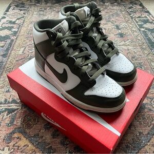 Nike Dunk High PS White/Cargo Khaki Green Size 1 Youth DD2314-105 Sneakers